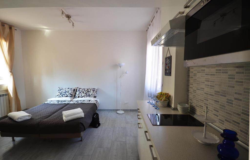 4-Tourist House Bologna-Studio - Self Check-In Ruang foto